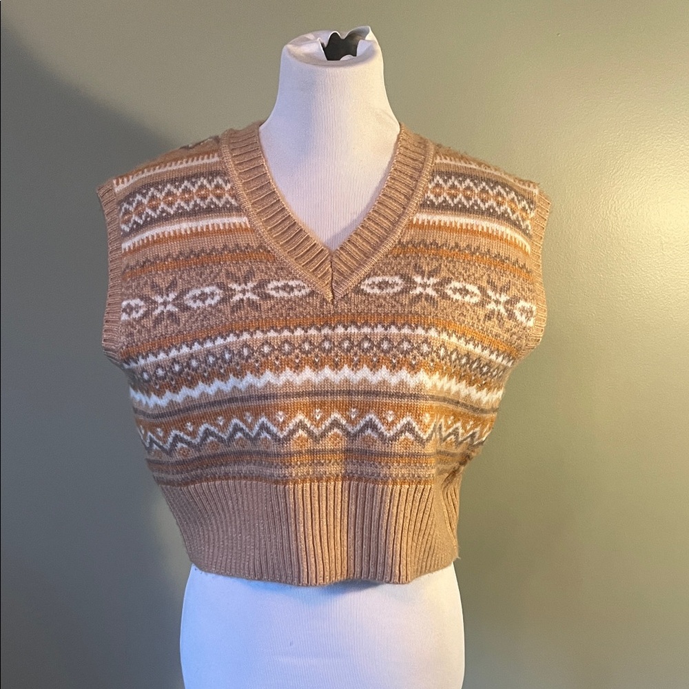 Jessica Simpson Tan and White Patterned Sweater Vest